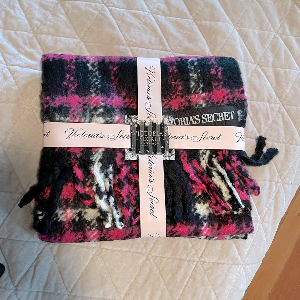 Victoria’s Secret Winter Angel Collection Scarf